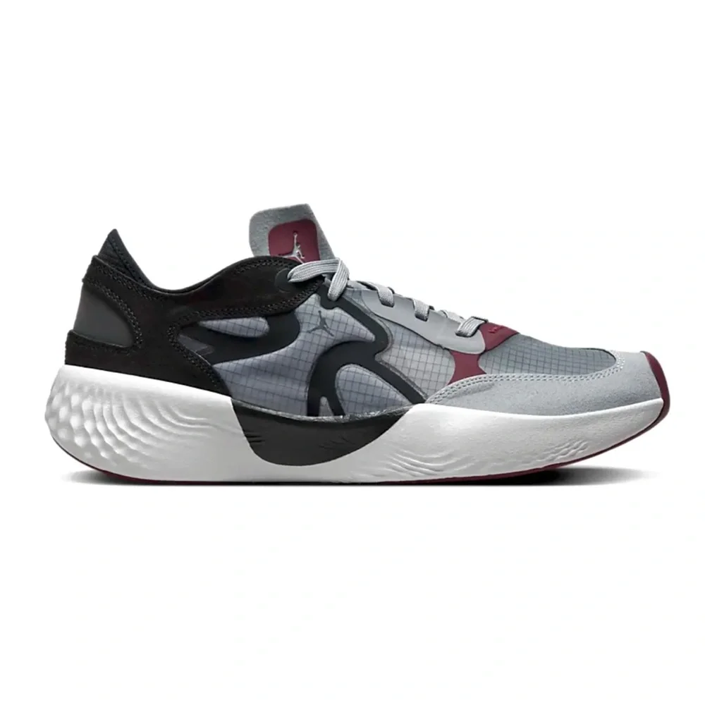 Jordan Delta 3 Low
Black/White/Cherrywood
Red/Wolf Grey
Men's Shoes
DN2647-001 - Picture 3 of 16